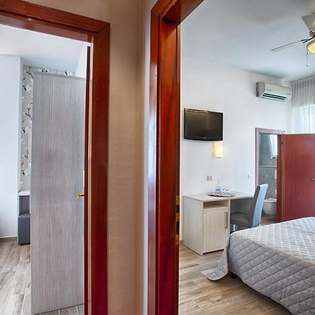 Hotel Mirabel Rimini Esterno foto