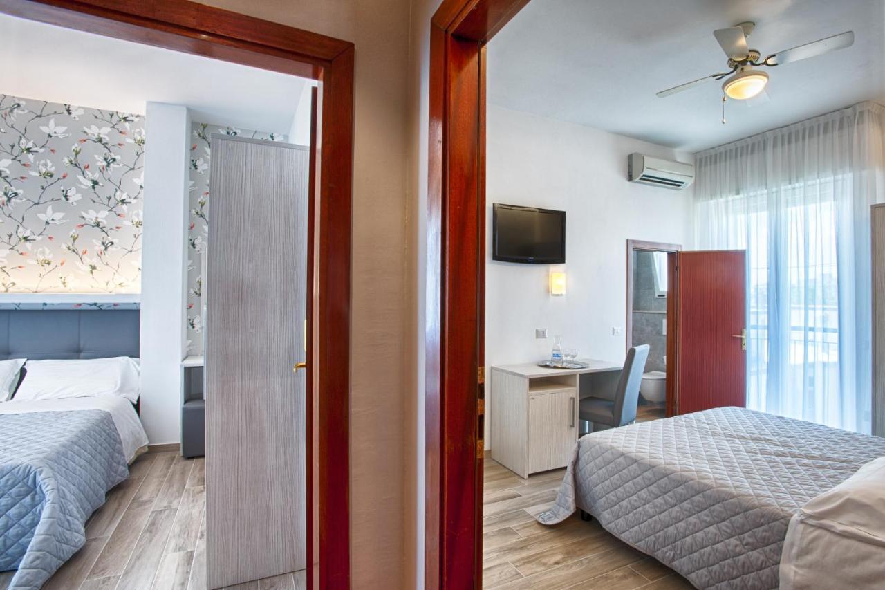 Hotel Mirabel Rimini Esterno foto
