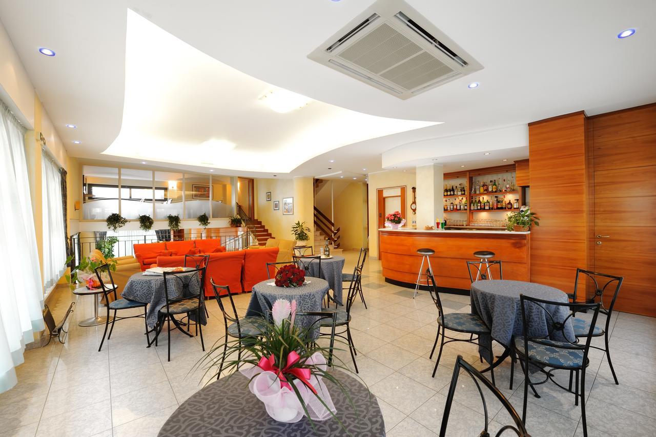 Hotel Mirabel Rimini Esterno foto