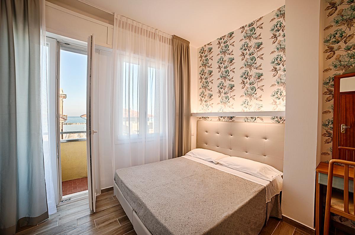 Hotel Mirabel Rimini Esterno foto