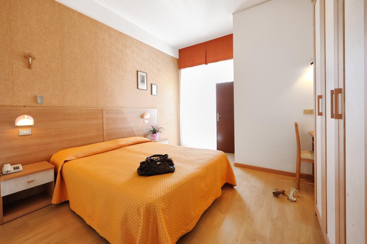 Hotel Mirabel Rimini Esterno foto