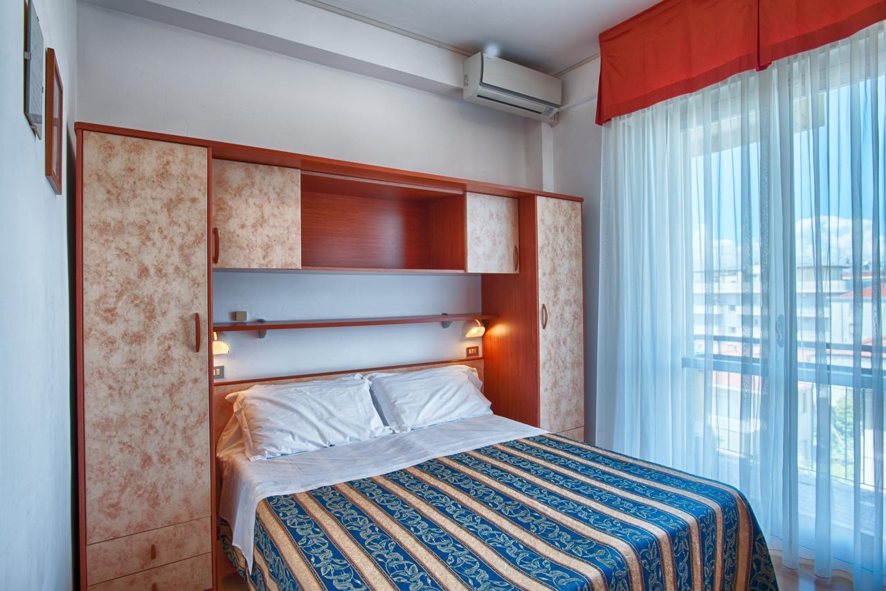 Hotel Mirabel Rimini Esterno foto