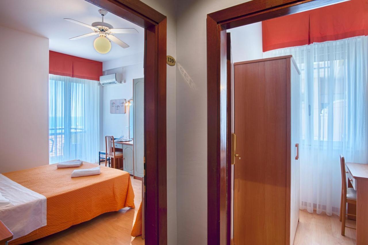 Hotel Mirabel Rimini Esterno foto