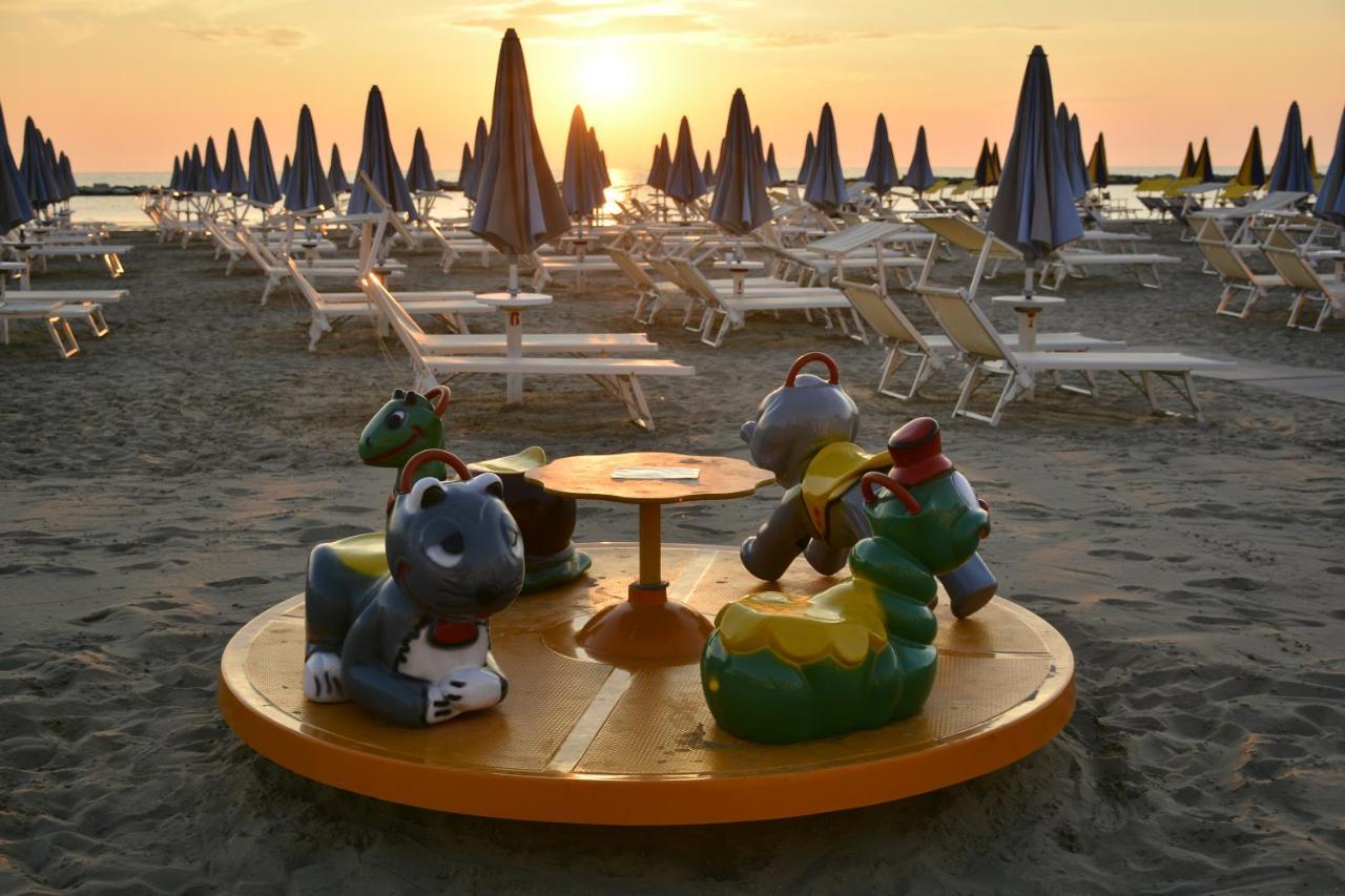 Hotel Mirabel Rimini Esterno foto