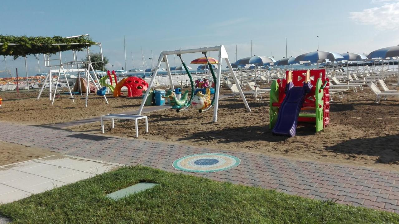 Hotel Mirabel Rimini Esterno foto